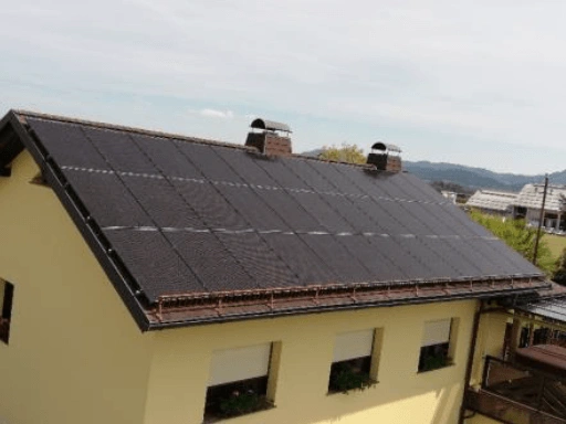 Elektrarna na strehi hiše v Celju