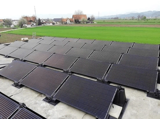 Solarna elektrarna na ravni strehi