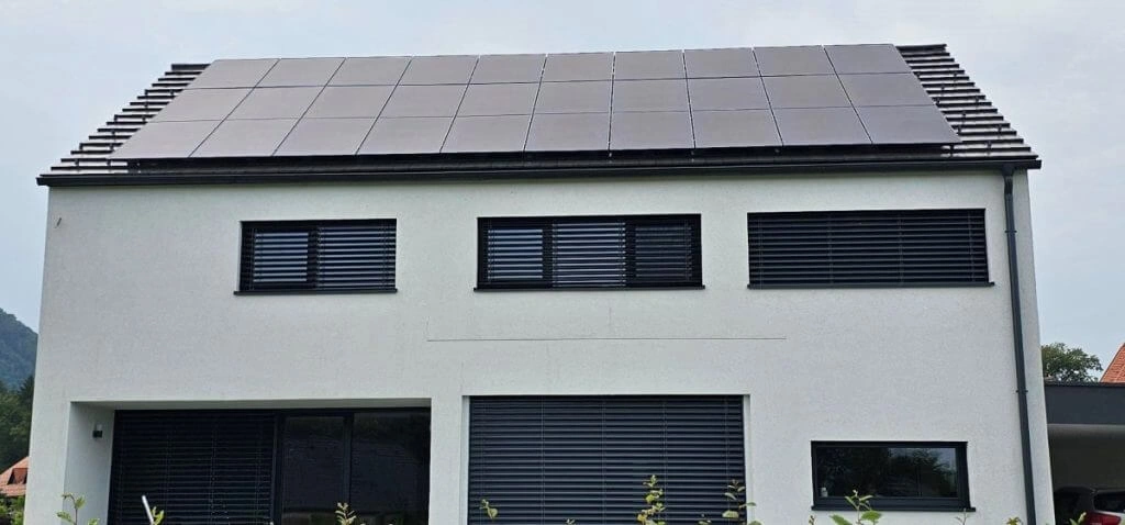 Sončna elektrarna na strehi stanovanjske hiše v Braslovčah