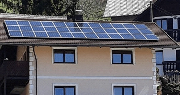 Solarni paneli na sončni elektrarni v Socki