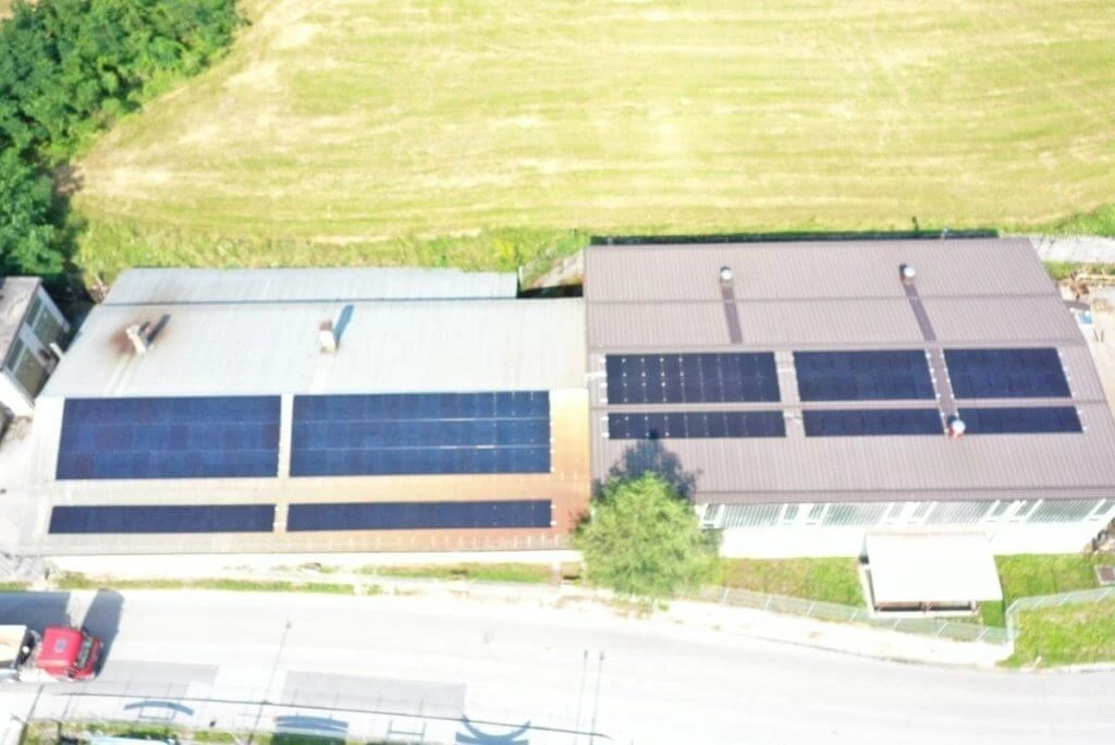 Montaža solarnih panelov na dveh strehah na lokaciji Liboje