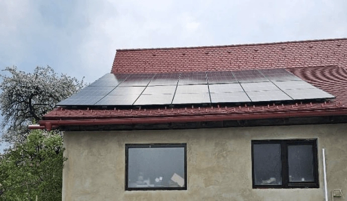 Streha in prikaz solarnega sistema lokacije Socka